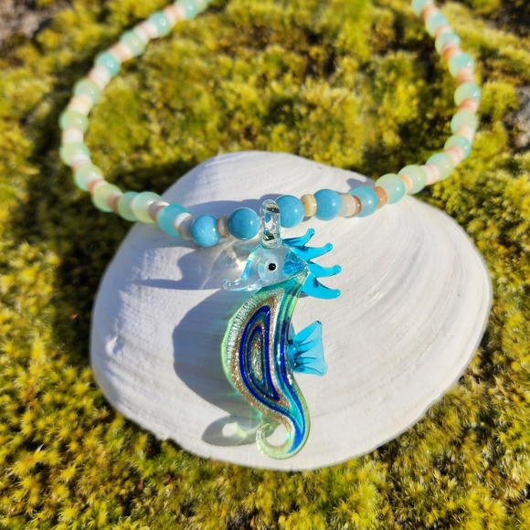 🐚🌊 Lampwork Seahorse with aquamarine & shells necklace - Picture 6 of 13